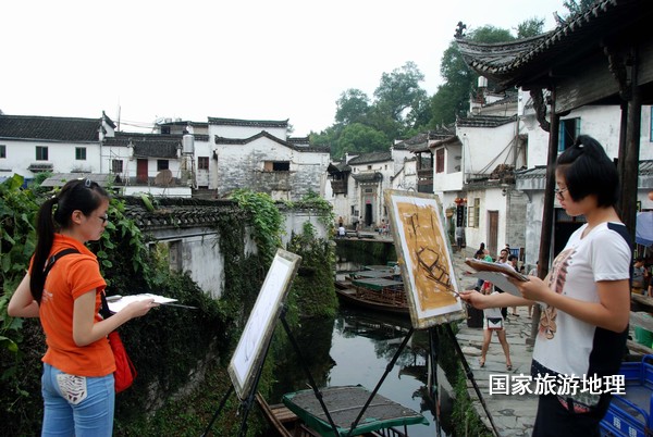 　　9月13日，座落在婺源縣秋口鎮(zhèn)李坑村“小橋、流水、人家”創(chuàng)作寫生基地的李坑章文灑店農(nóng)家樂。