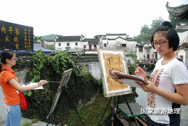 　　9月13日，座落在婺源縣秋口鎮(zhèn)李坑村“小橋、流水、人家”創(chuàng)作寫生基地的李坑章文灑店農(nóng)家樂。