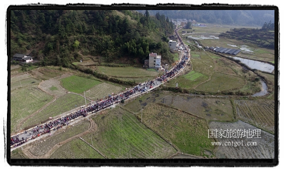 1700桌合攏宴，總長3.7公里，10380人同桌就餐，創(chuàng)歷史之最